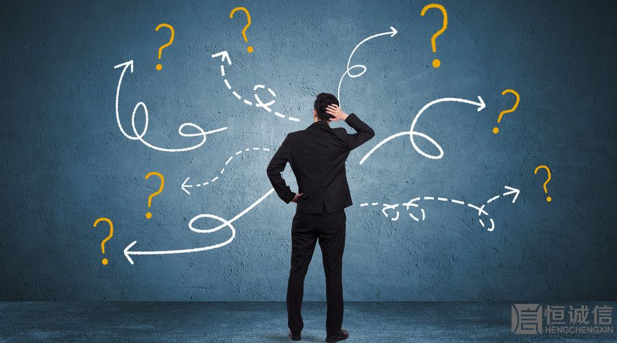 到底是公司注銷好還是轉(zhuǎn)讓好，這個(gè)廣州發(fā)業(yè)認(rèn)為需要根據(jù)你的實(shí)際情況來決定，如果你不想再繼續(xù)經(jīng)營(yíng)這個(gè)公司，剛好有人愿意接手這個(gè)公司，那就變更，至少還能彌補(bǔ)一些損失。而且公司轉(zhuǎn)讓是需要簽署股權(quán)協(xié)議的，所以之后不用擔(dān)心公司轉(zhuǎn)讓后做了違法的事情牽連到自己，轉(zhuǎn)讓以后公司的問題是由新法人或股東負(fù)責(zé)。